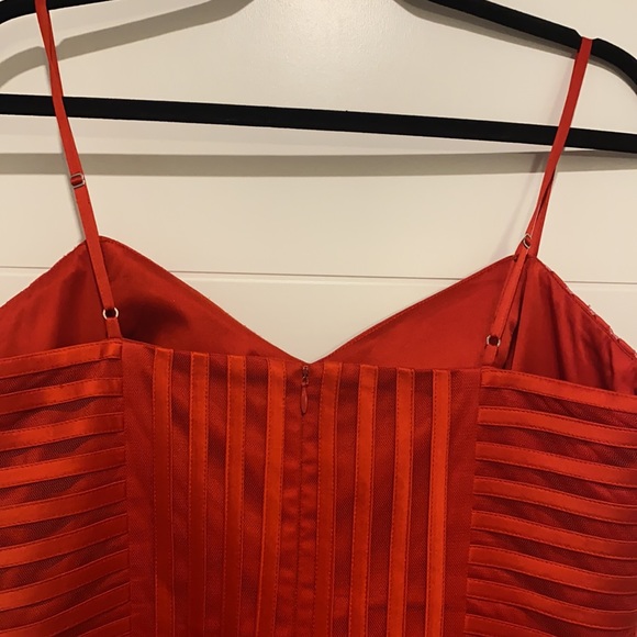 Like New, whimsical Marciano bright red dress, size large - Picture 3 of 5